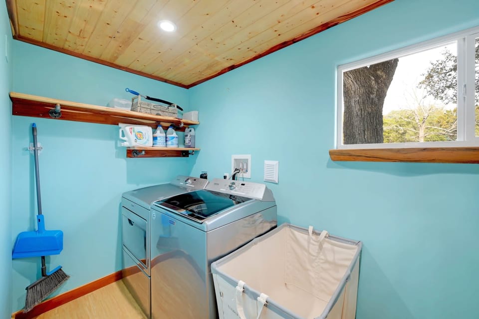 Full Size Washer/Dryer with Detergent