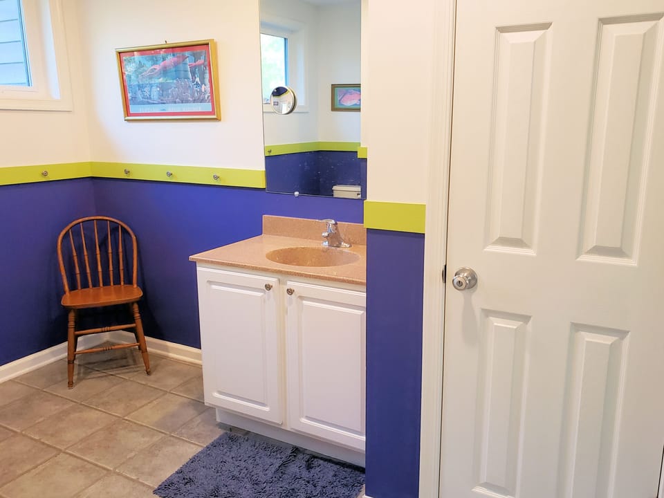 2nd Floor Bathroom. Located off Sitting Room
