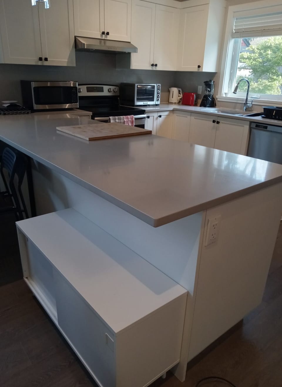 Fully-stocked Kitchen (view #1)