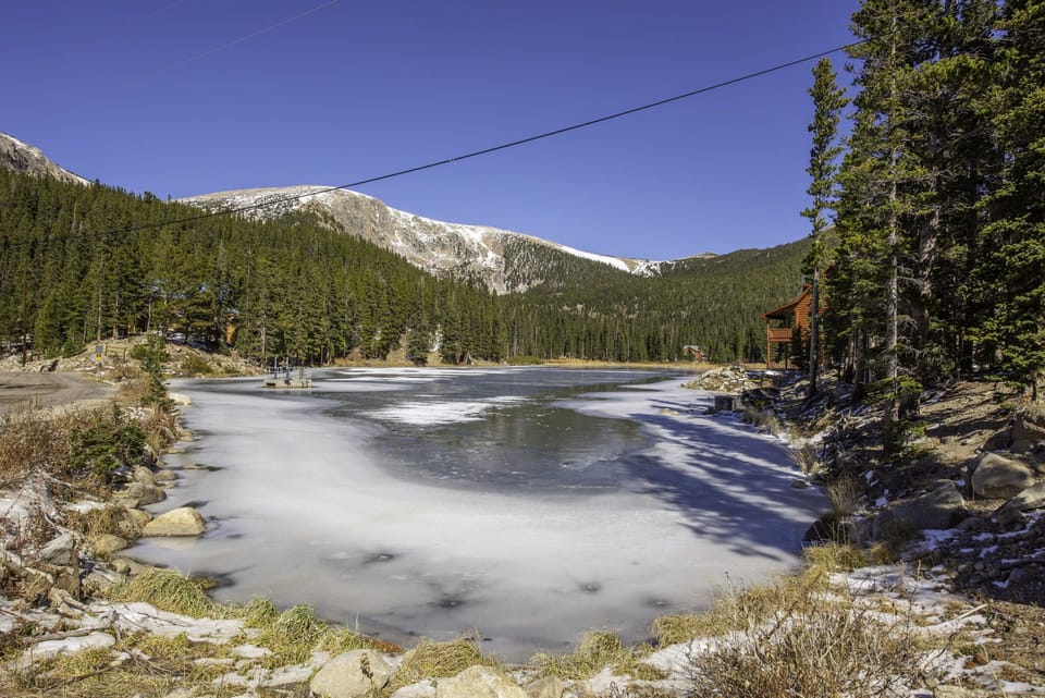 3 minute walk from cabin - 1 of 2 private lakes 