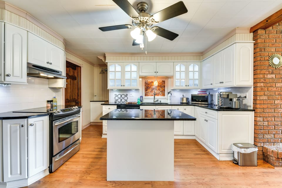 Kitchen | Toaster | Trash Bags & Paper Towels