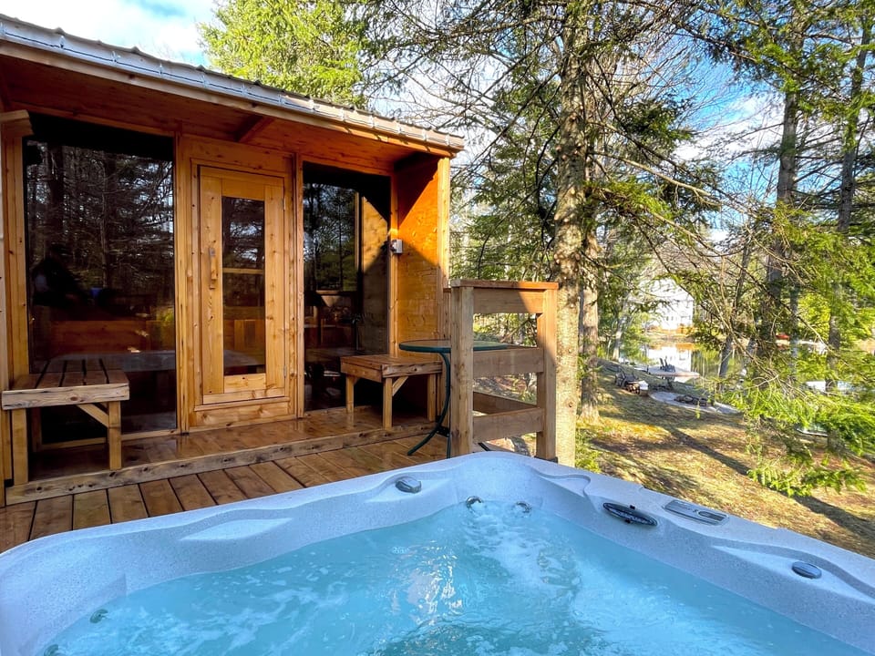 Outdoor spa tub
