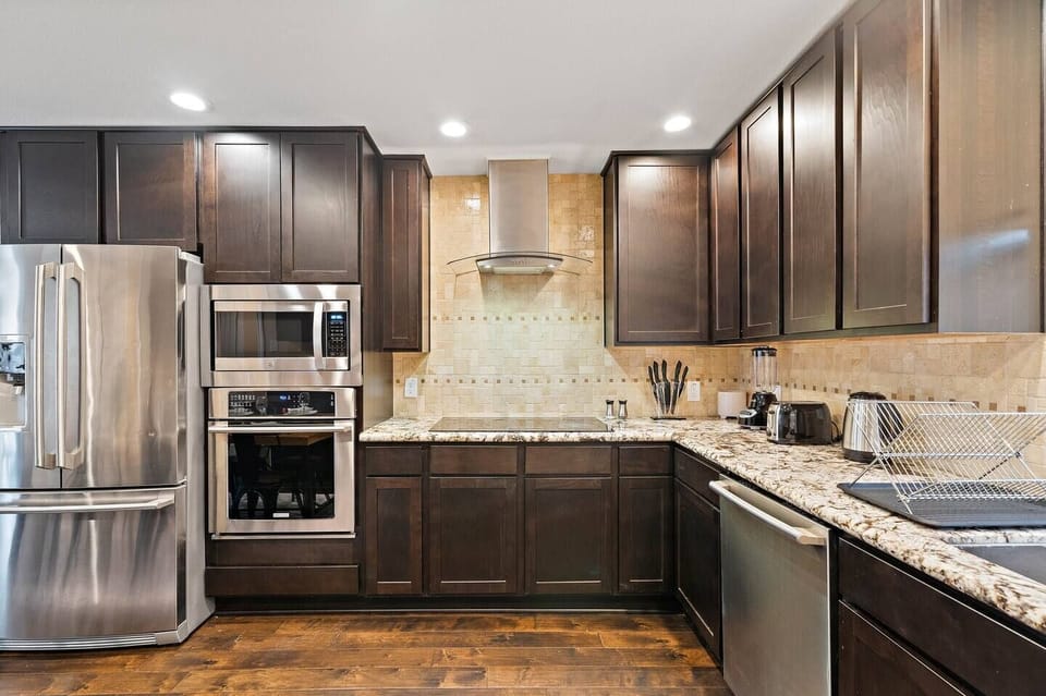 Fridge dispenses water and ice! Stainless steel appliances.