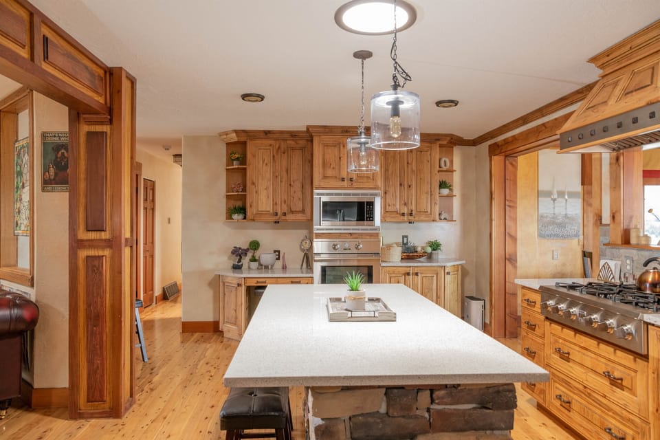 Central kitchen for your entertaining pleasure