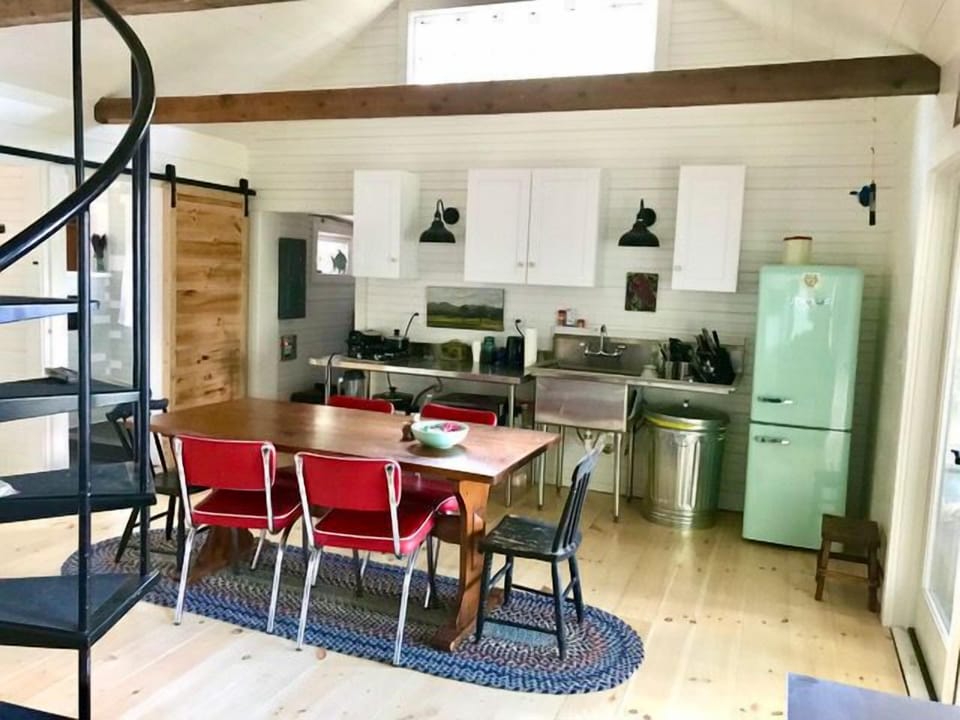 Find everything you need in our fully equipped kitchen.