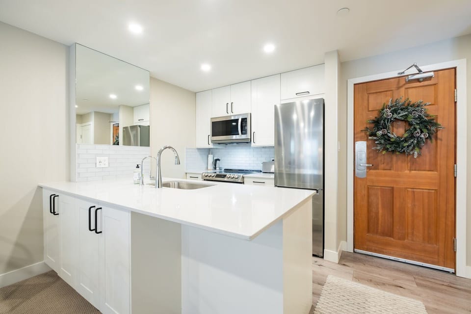 Full kitchen