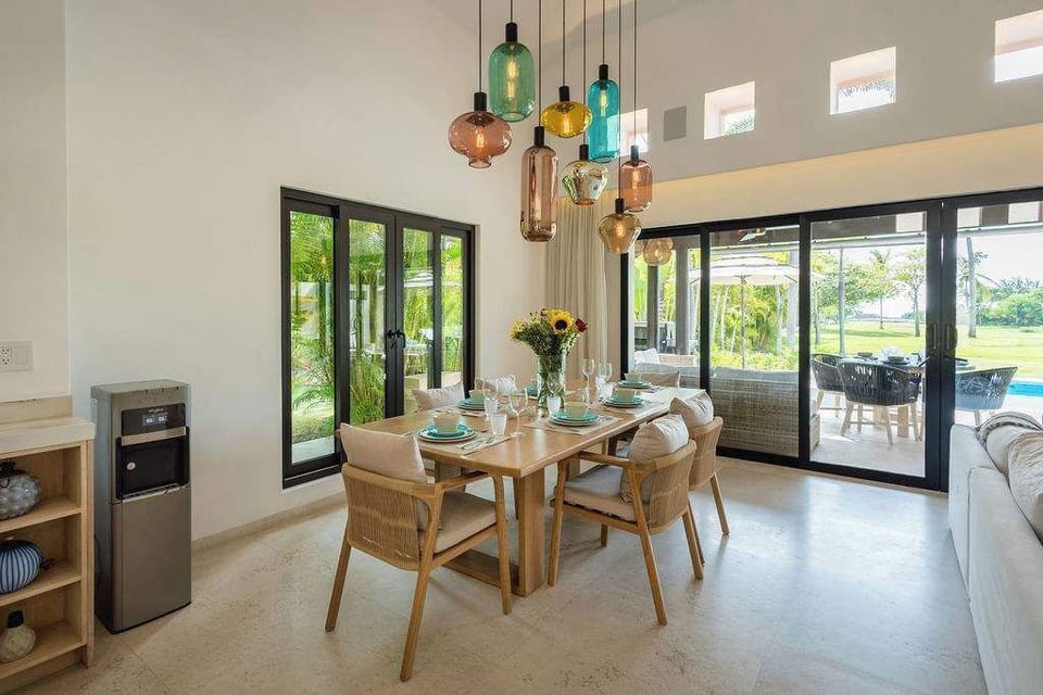 Luxury Dining Table Seats up to 8 Guests
