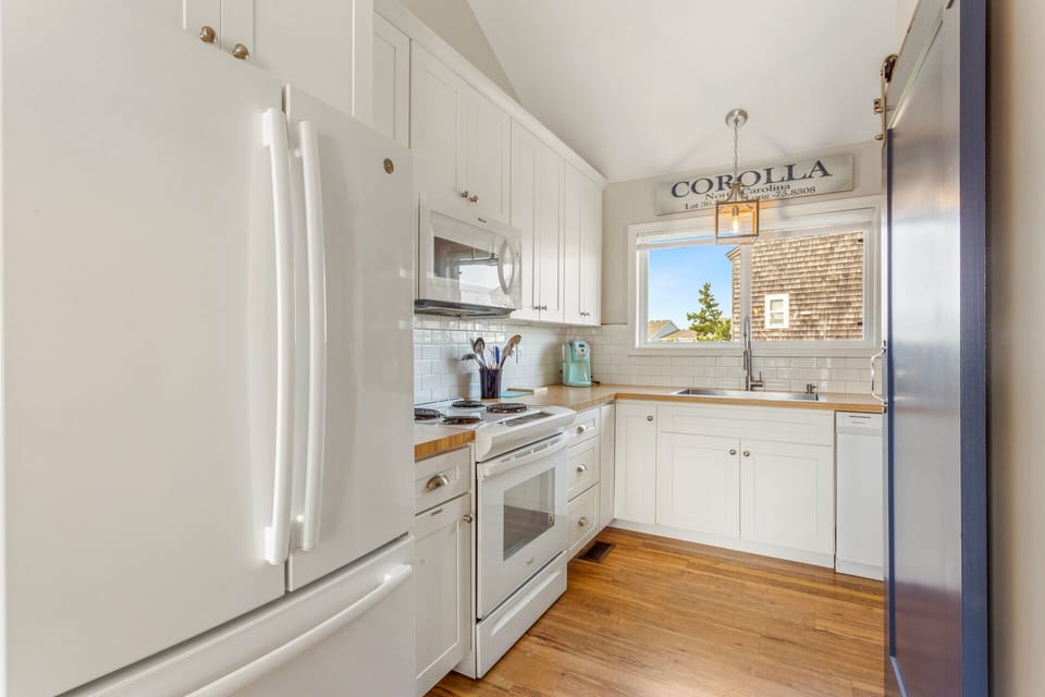Cook up some fresh, local seafood in the cozy Kitchen with all modern appliances and a Keurig coffee maker.