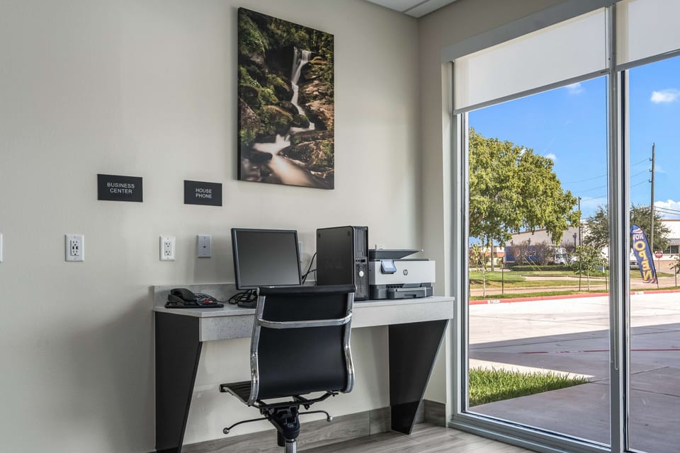 Settle in to print, plan, and work comfortably onsite.