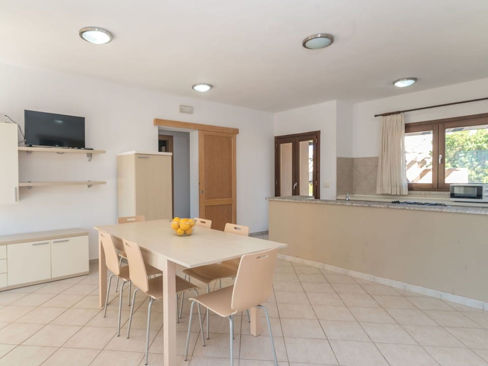 Table, Furniture, Window, Chair, Wood, Rectangle, Flooring, Floor, Building