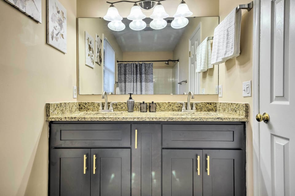 En-Suite Bathroom | Complimentary Toiletries