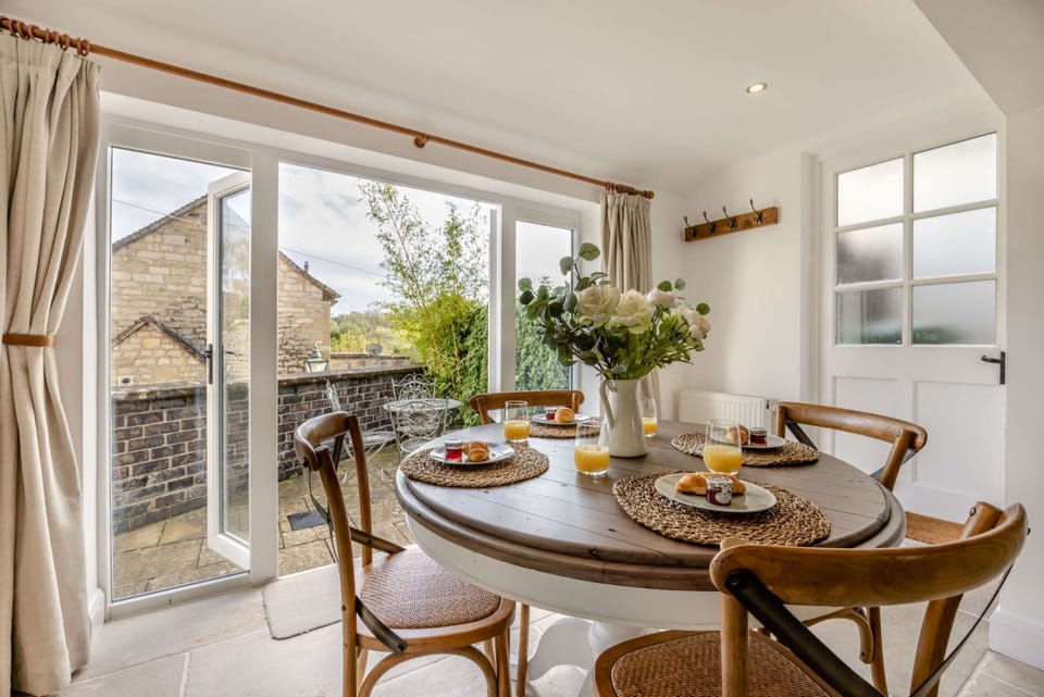 Abbots Cottage Kitchen - StayCotswold