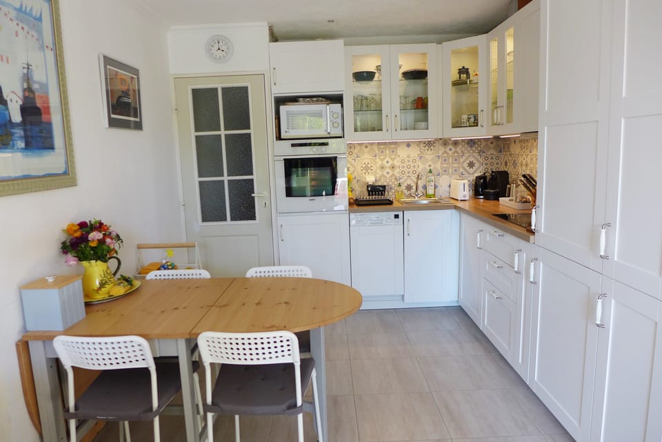 Living room & kitchen