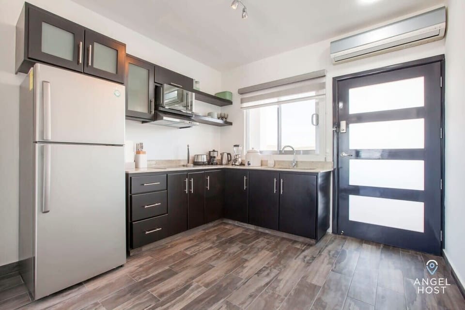 Well-equipped kitchen to prepare a meal at home