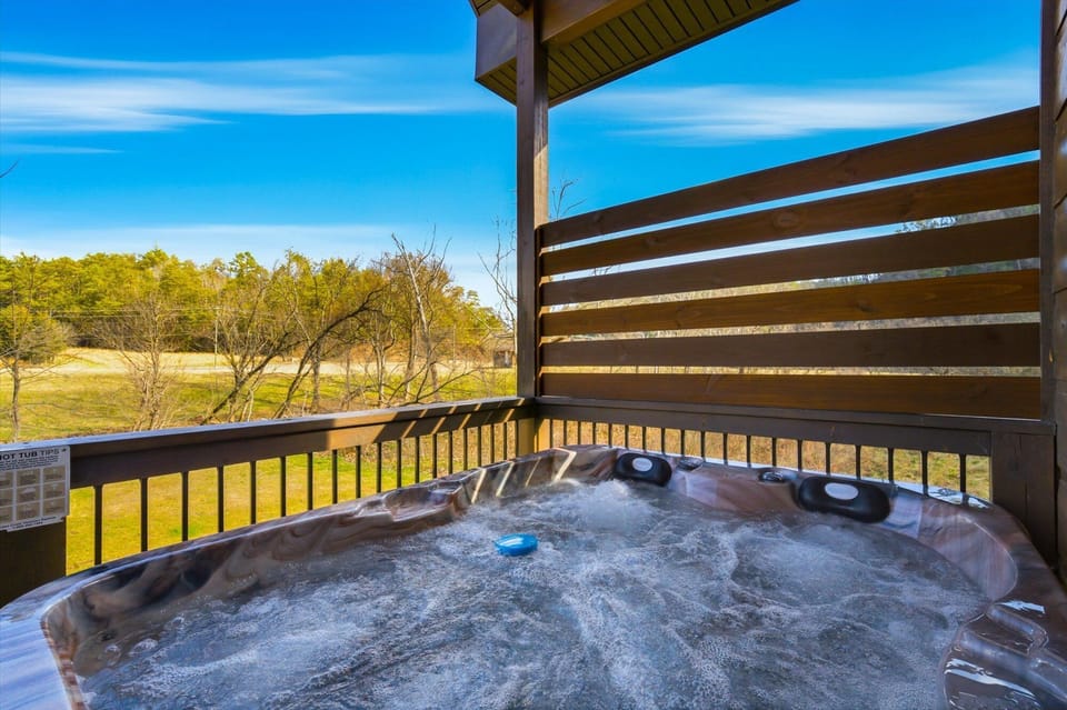 Relax at the end of the day in the hottub with privacy
