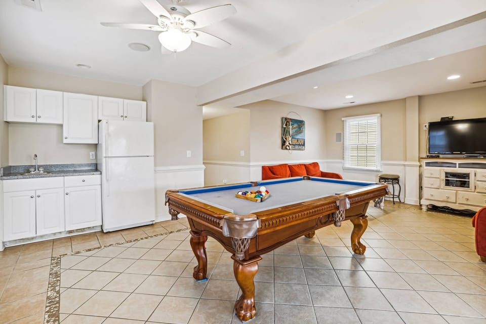 Rec Room with Pool Table