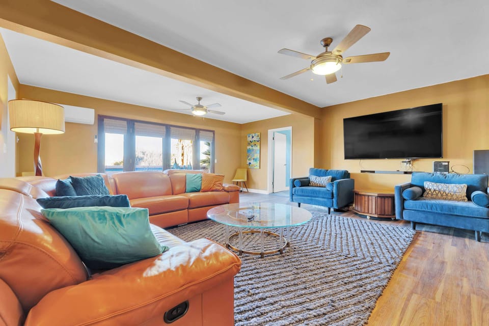 Starlit: Kick back and relax in the family room with a comfy sofa and a large TV for a movie time! 🎬🛋️