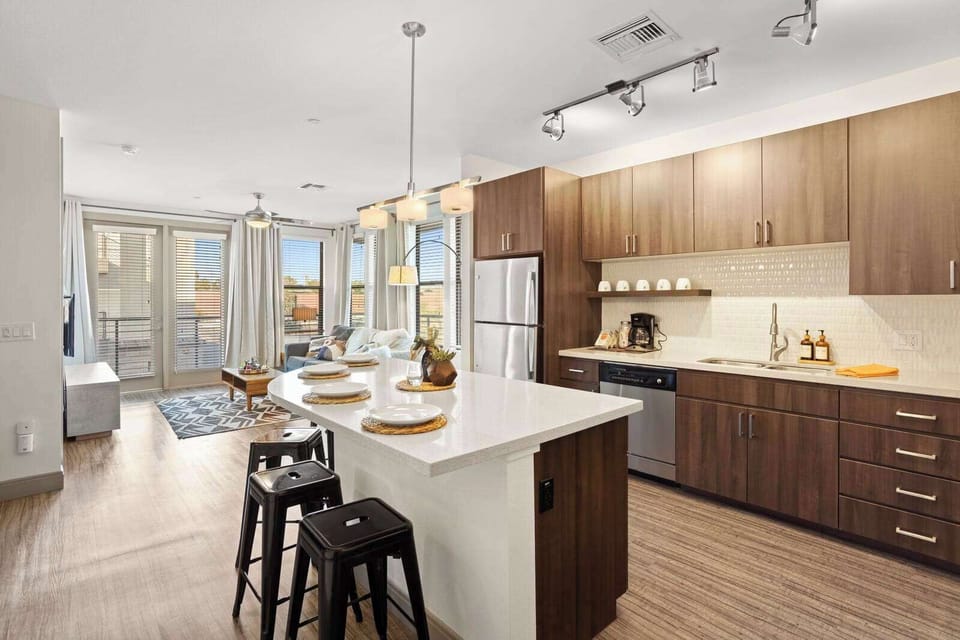 Kitchen, dining area