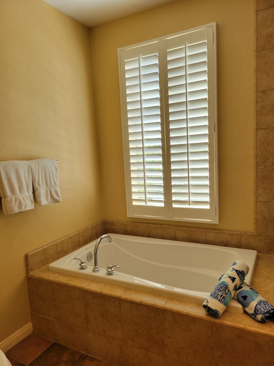 Both bathrooms have lux soaking tubs