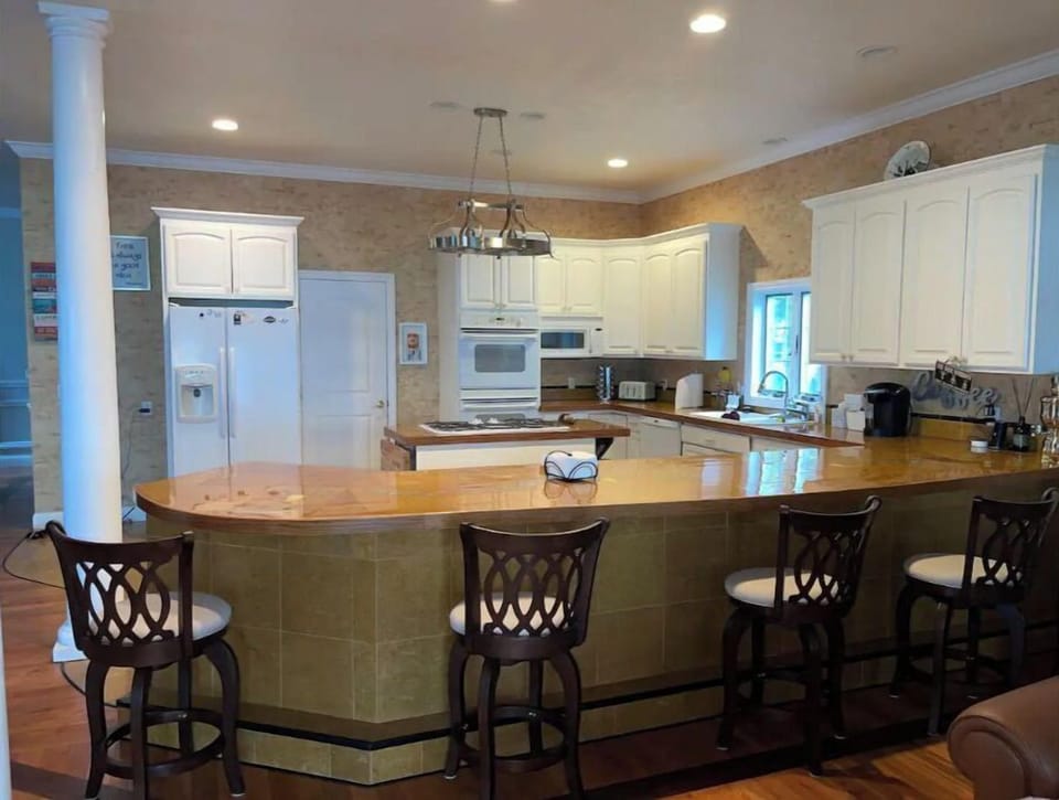 1st floor Kitchen with island