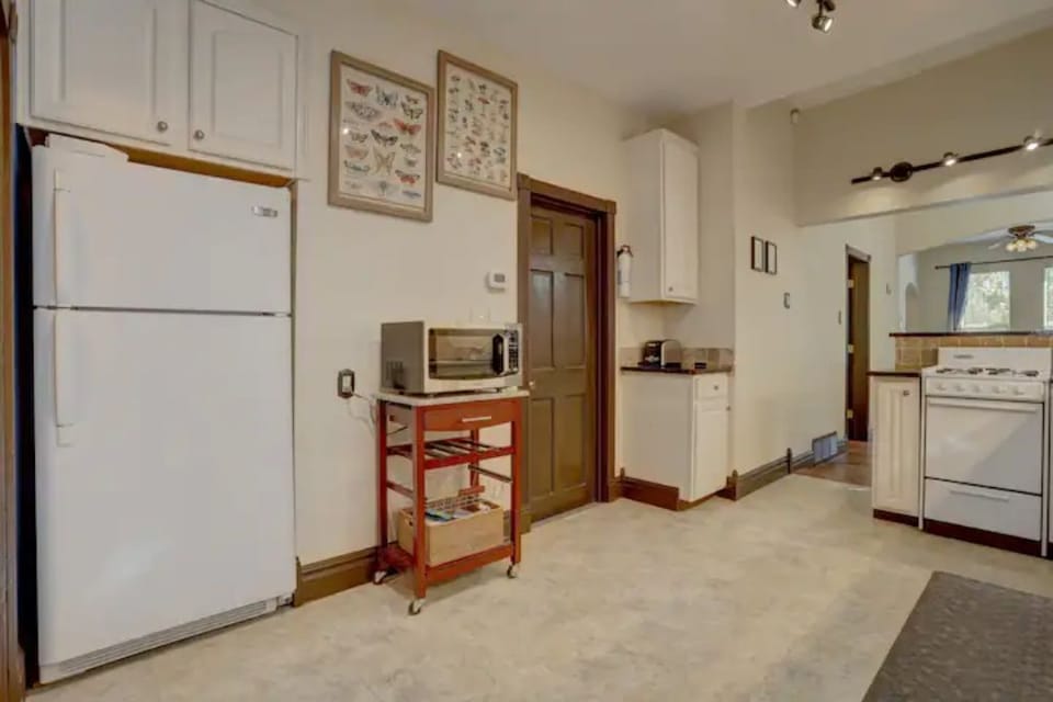 Kitchen showing door to basement where washer/dryer are located