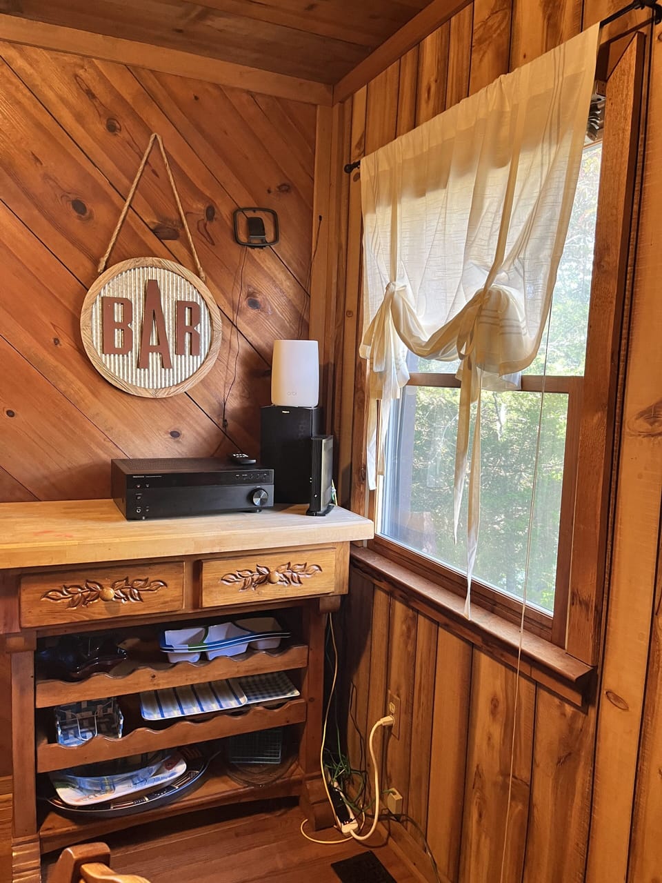 Butcher block countertop with Blue Tooth Stereo and Wif.