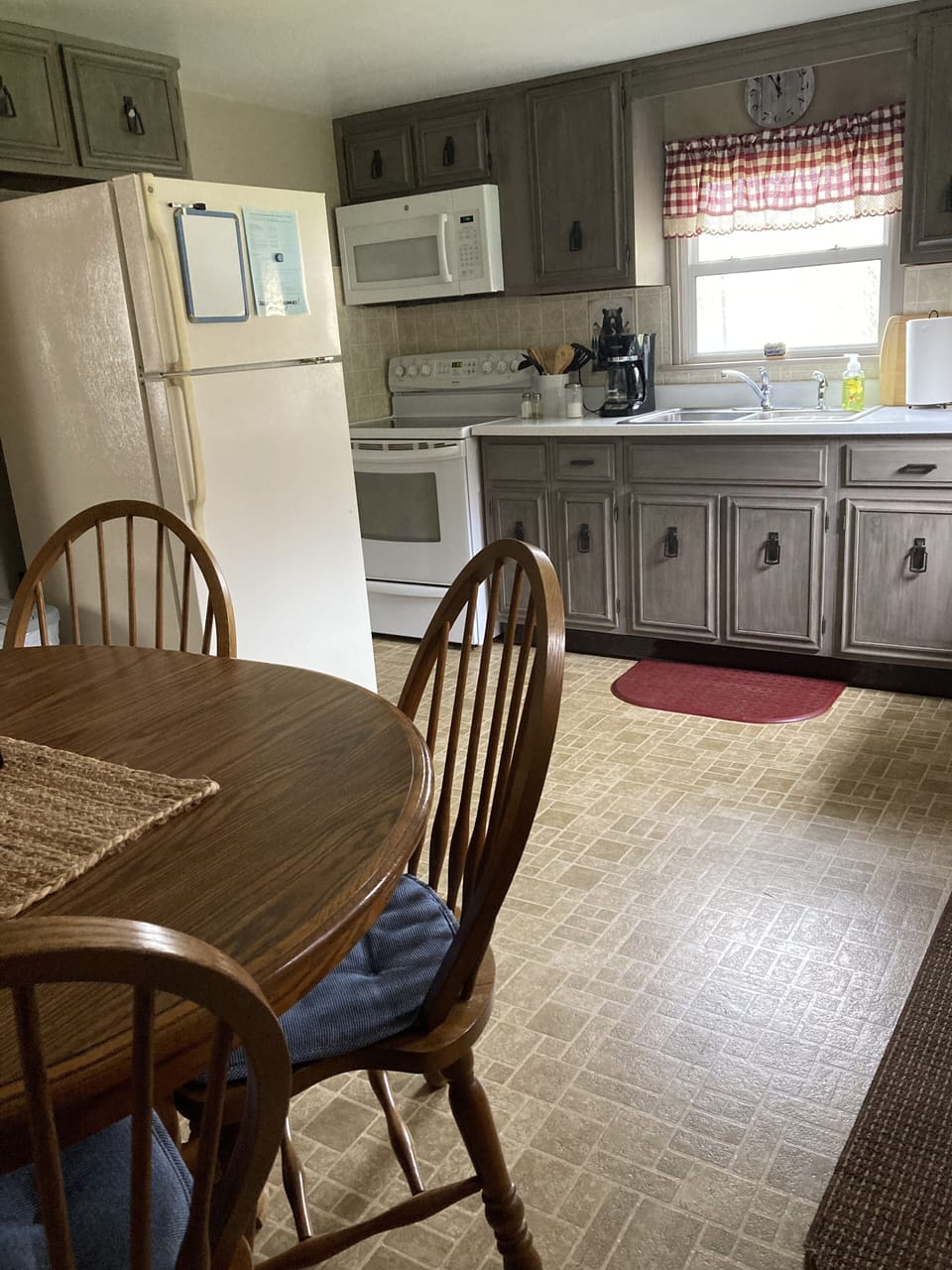 Full size eat in kitchen