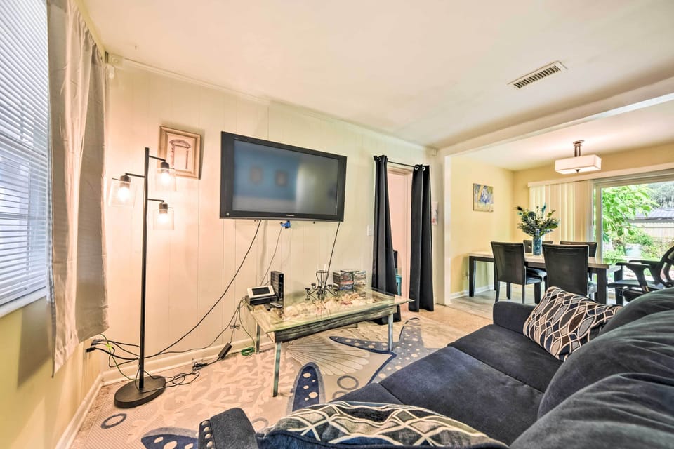 Jacksonville Vacation Rental | 3BR | 1BA | 1,200 Sq Ft | 1 Step Required