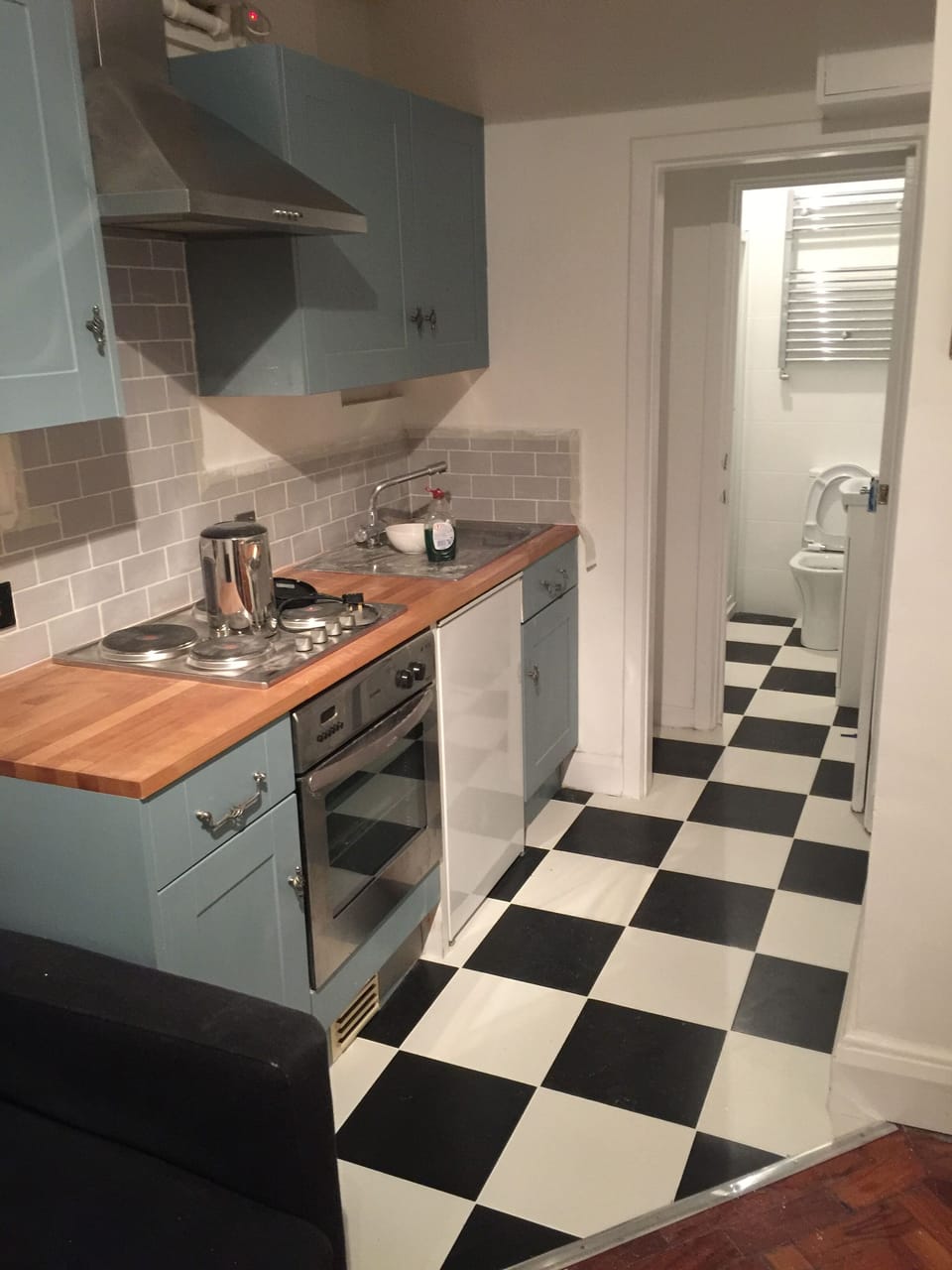 Fully equipped kitchen.