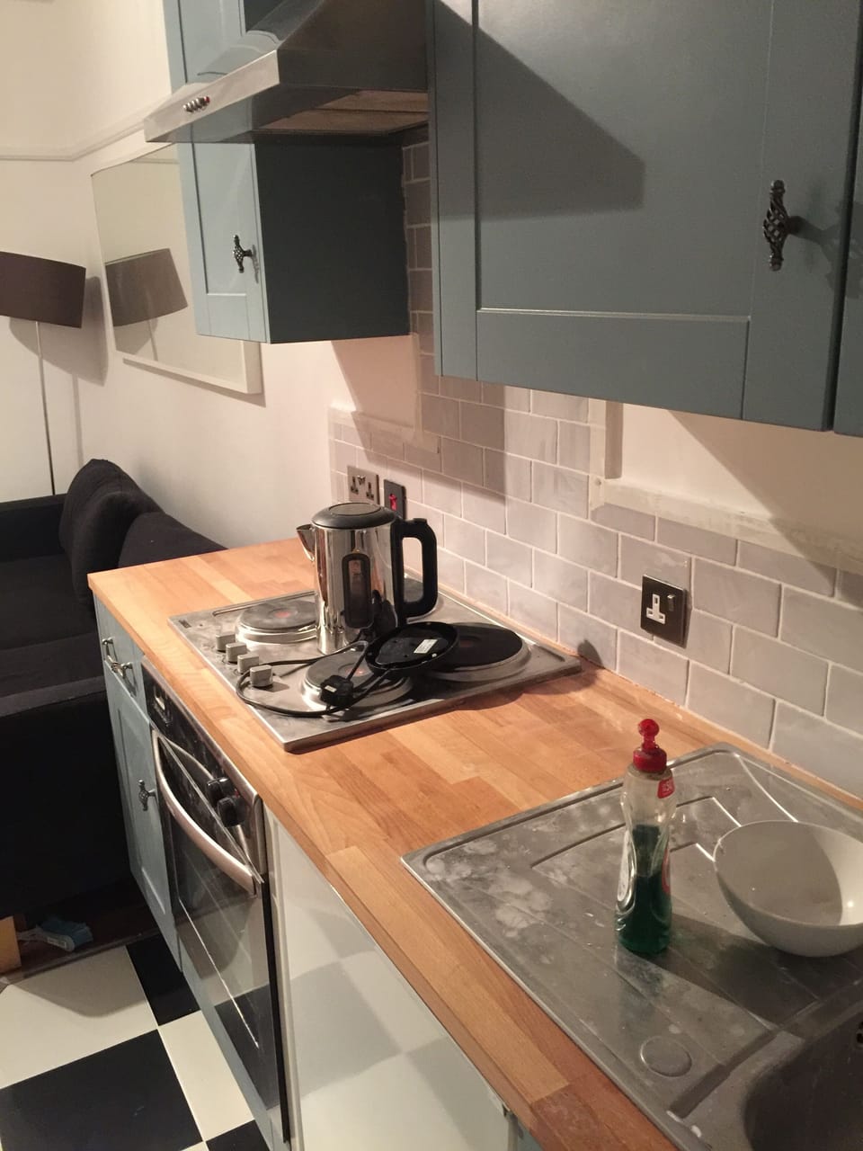 Fully equipped kitchen.