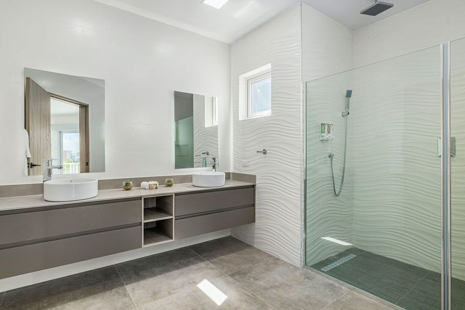 NEW 6 Bedroom Villa 5min Eagle Beach & Palm Beach (7964)