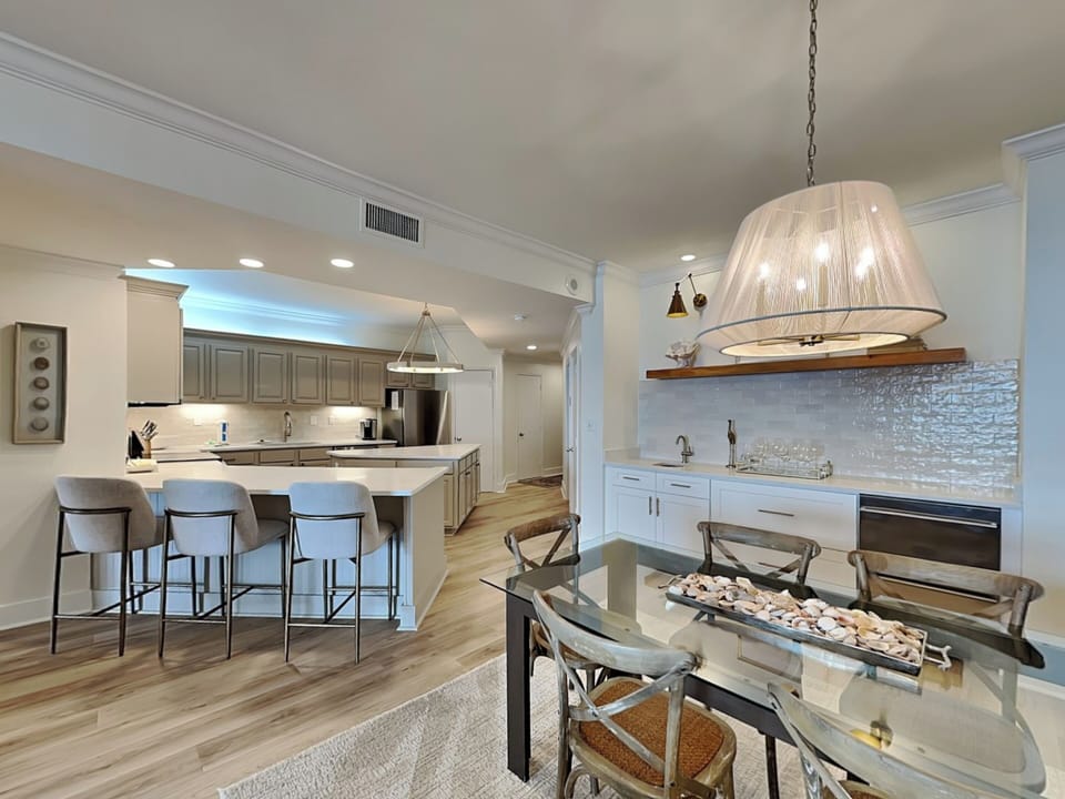 Dining Area - Table for Six and Wet Bar