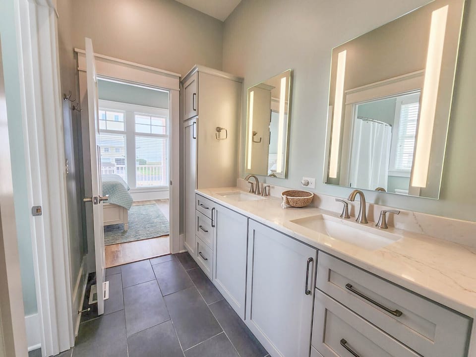 Jack & Jill bathroom shared by the two first floor bedrooms