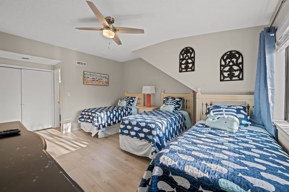 Twin beds in 3rd Bedroom