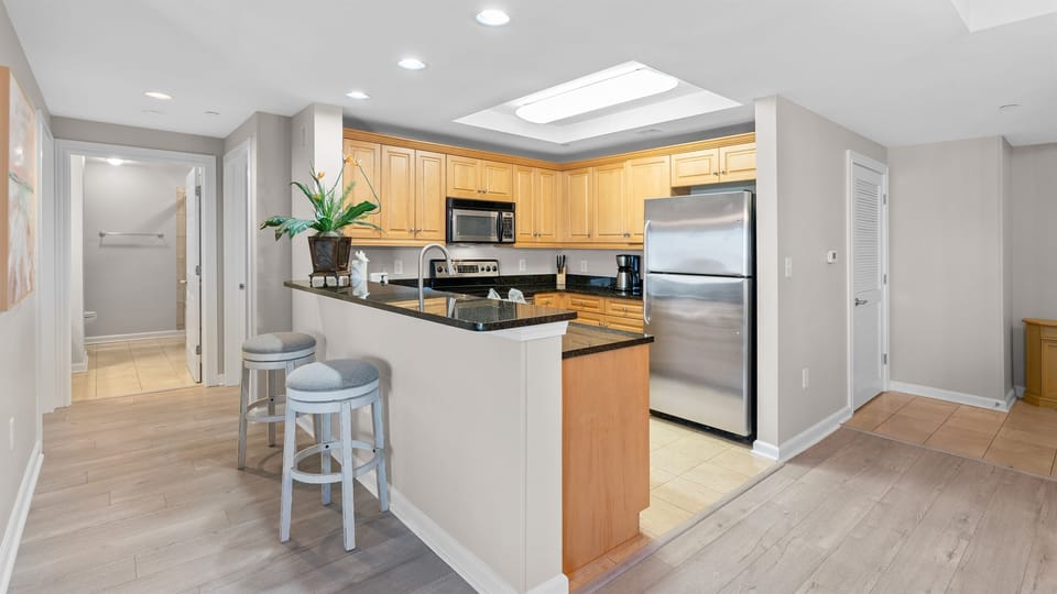 Kitchen - w/ breakfast bar seating