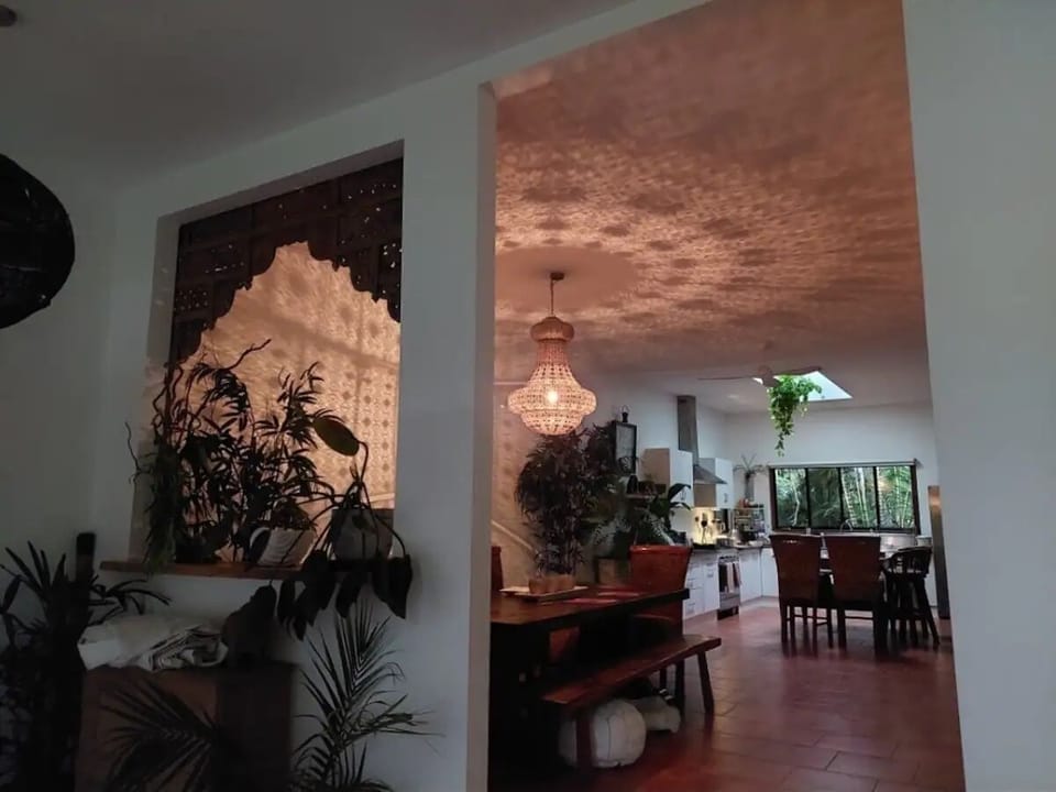 Dining area & kitchen 