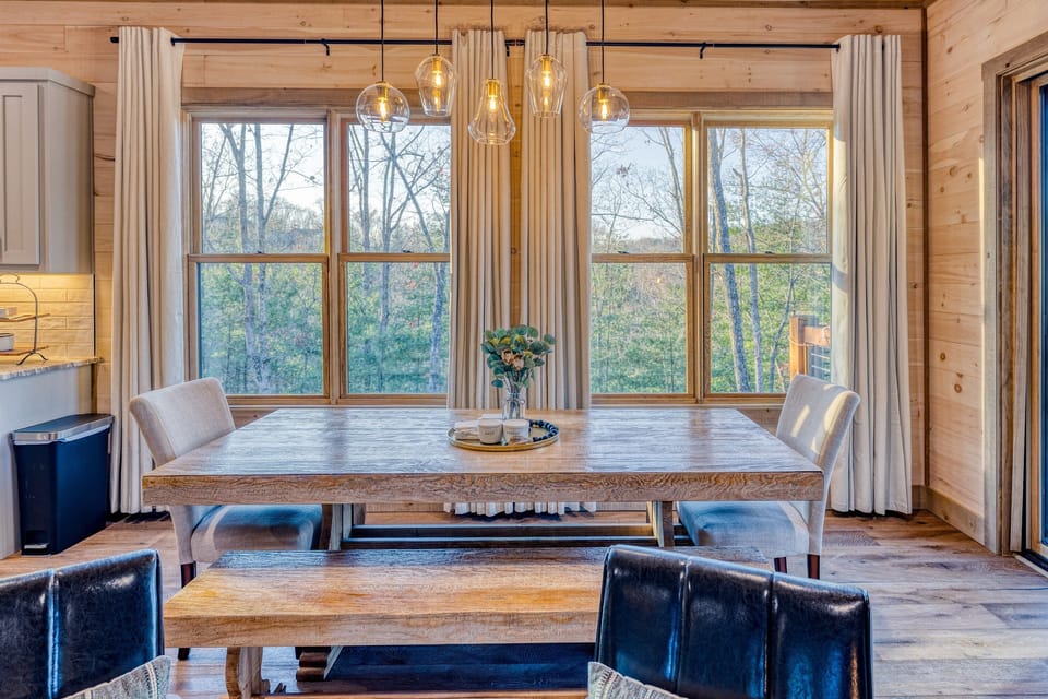 Dining area- seats up to 10, with 5 additional seats at island