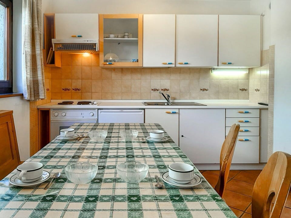 Countertop, Cabinetry, Sink, Tap, Kitchen Sink, Furniture, Property, Plumbing Fixture, White, Blue