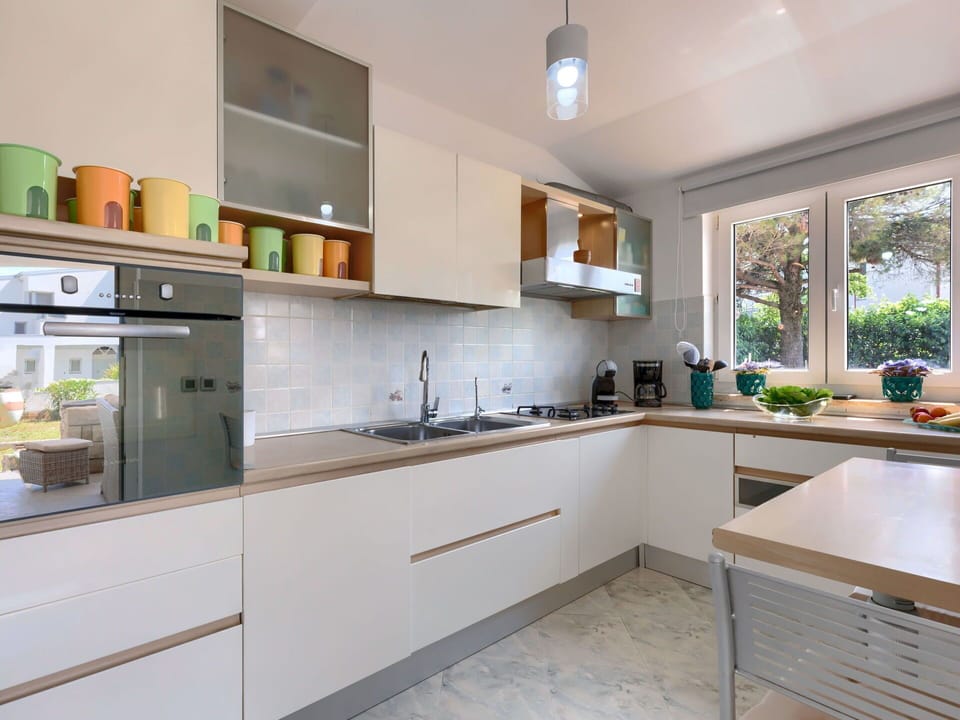 Cabinetry, Countertop, Kitchen Sink, Tap, Sink, Kitchen Stove, Window, Kitchen, Wood, Lighting