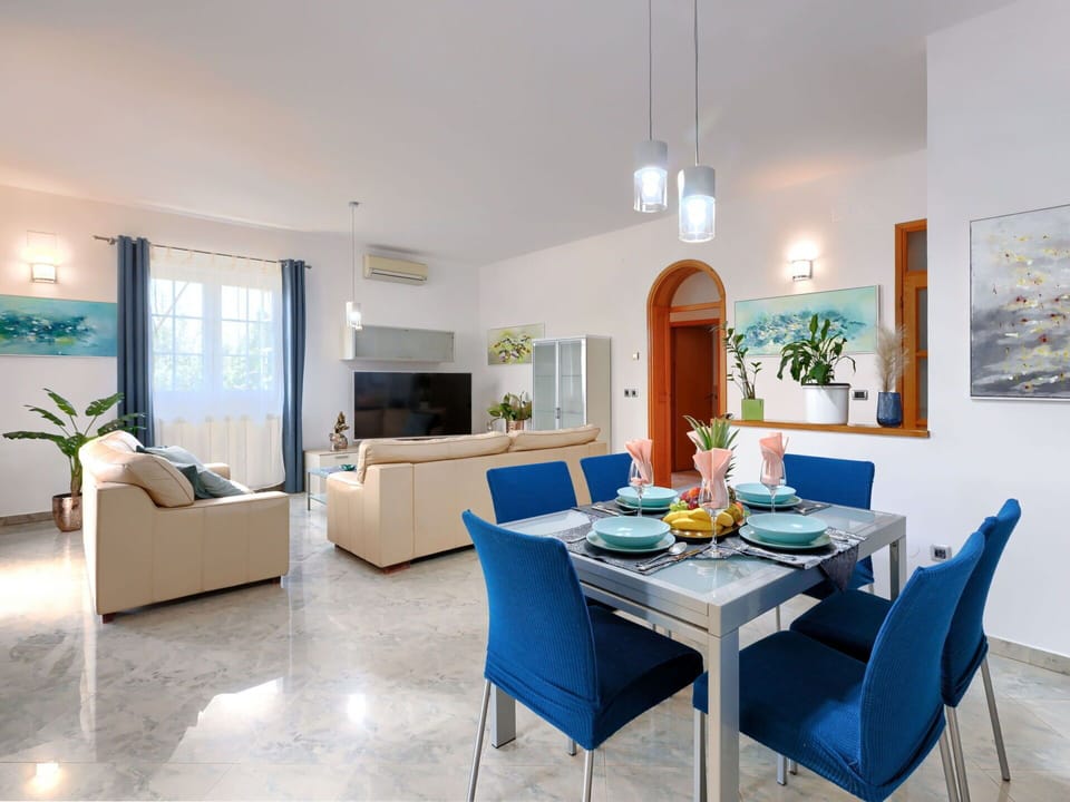 Table, Furniture, Plant, Property, Houseplant, Picture Frame, Couch, Azure, Chair, Interior Design