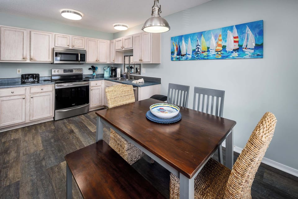 Kitchen/Dining area