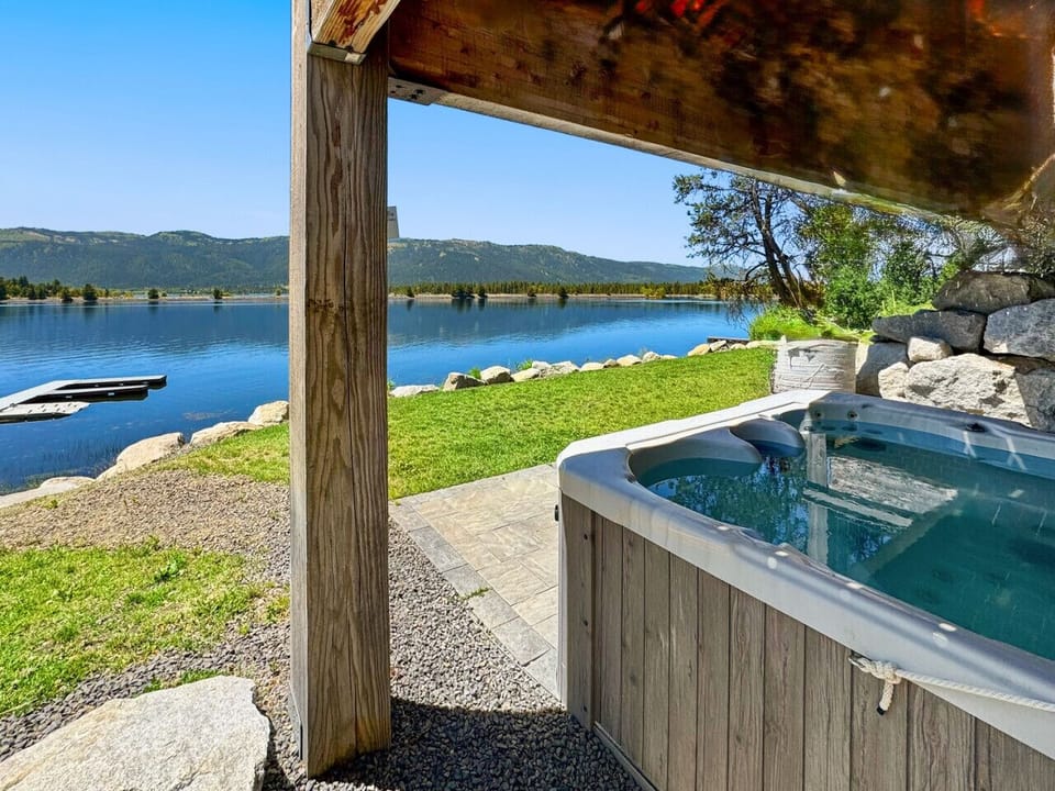 Hot Tub Overlooking Lake and Mountains