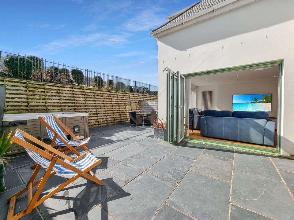 2 Point View - Private Patio Terrace with bi-fold doors to open for entertaining