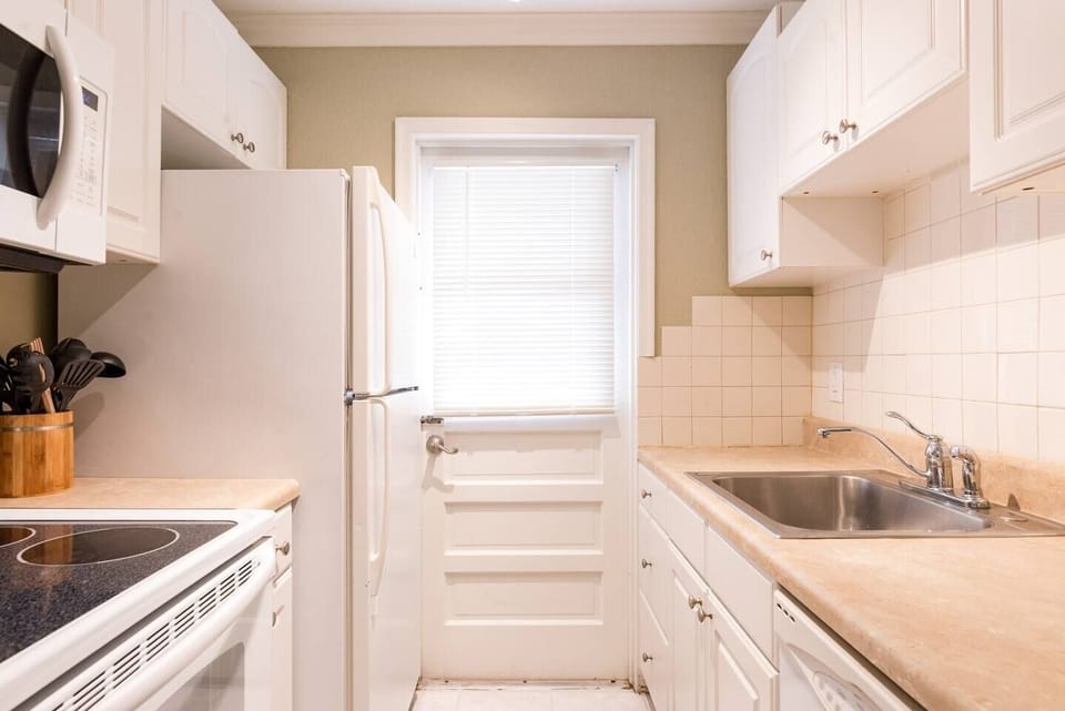Fully stocked kitchen includes all major appliances (fridge, microwave, stove and dishwasher).