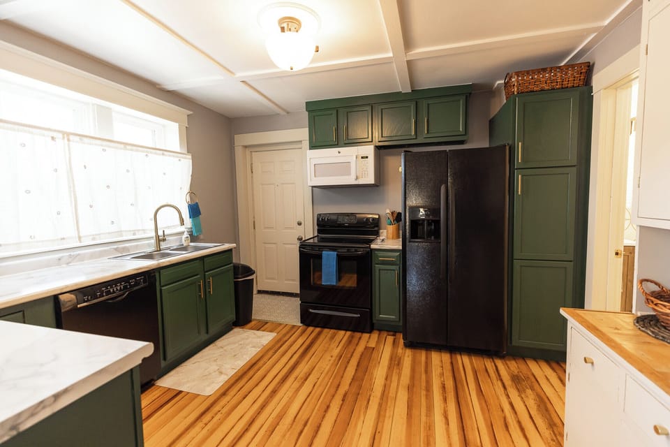 Plenty of storage in the pantry for food during your stay.