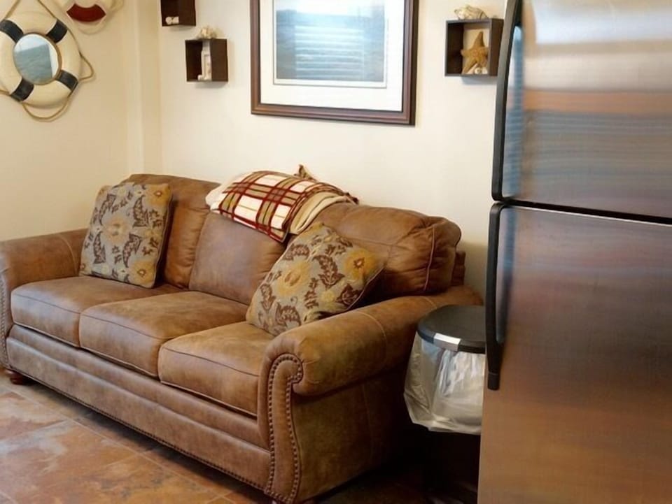 Sitting Area - Downstairs
