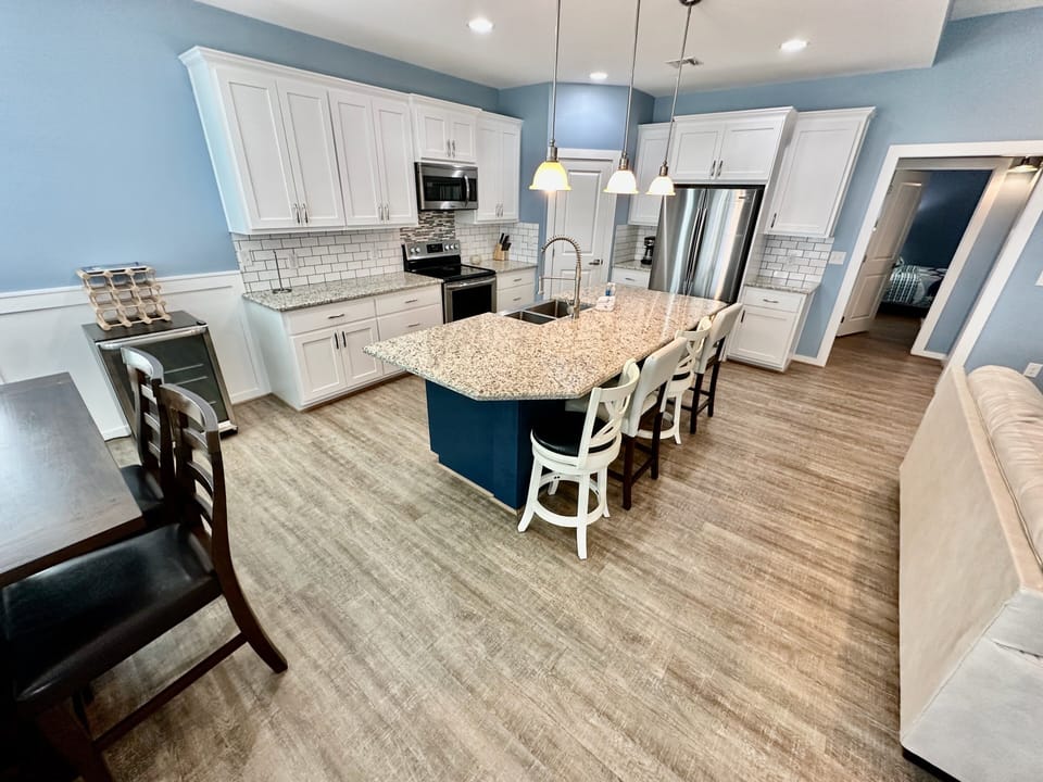 Entry into kitchen
