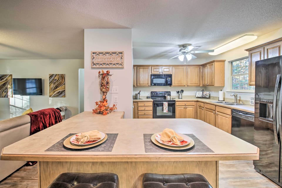 Kitchen | Keurig Coffee Maker | Coffee Pods | Blender | Tea Kettle | Toaster