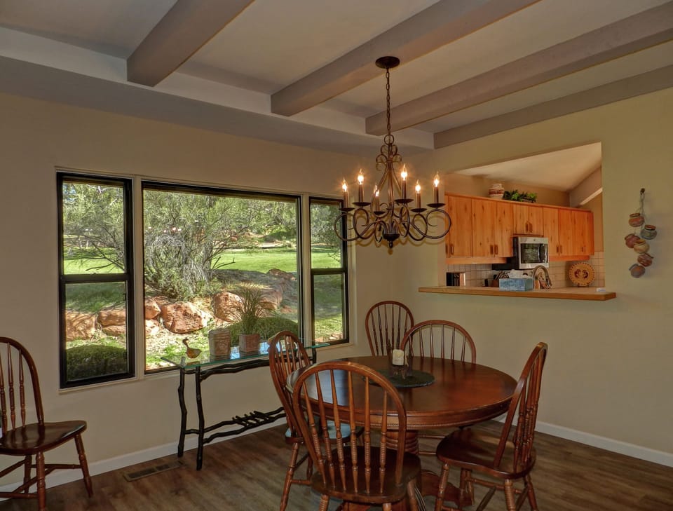 Dining area for 6