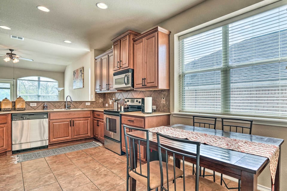 Kitchen | Keurig Coffee Maker | Dishwasher | Hot Water Pot